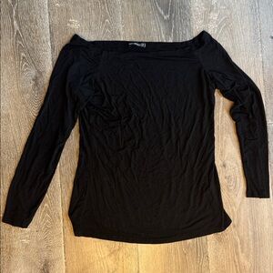 Sarin Mathew’s Black Blouse with Long Sleeves and Classic Style AO0147